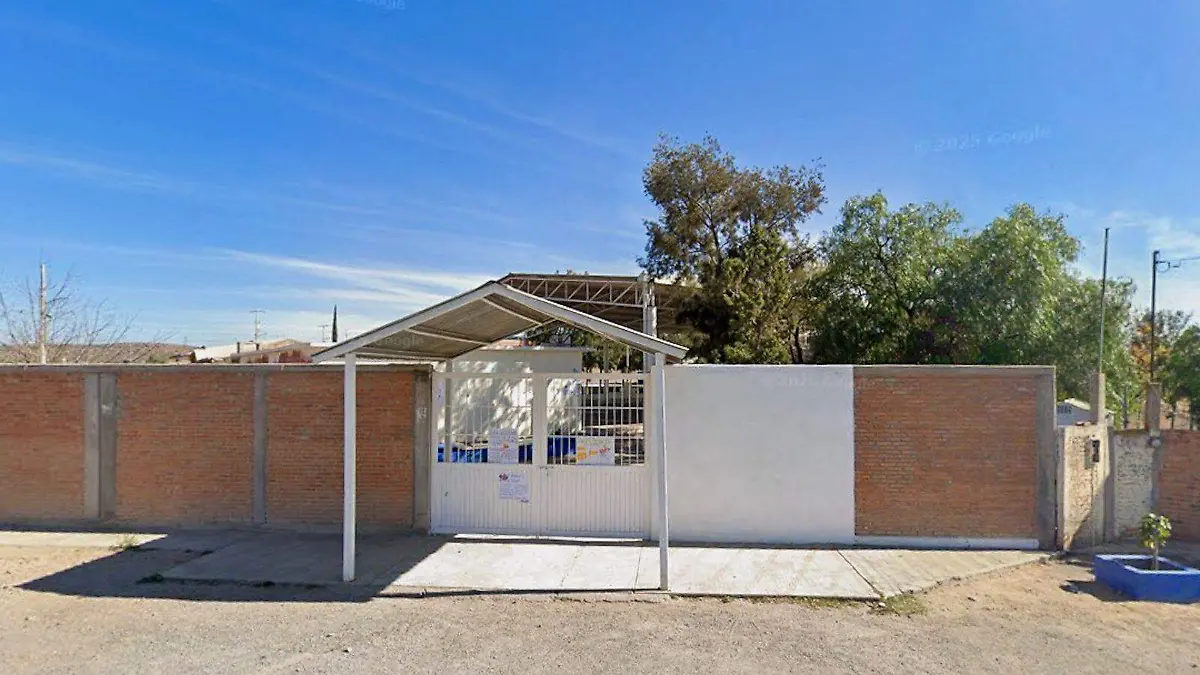 Suspenden clases en primaria de El Panalillo; exigen cesar a directora